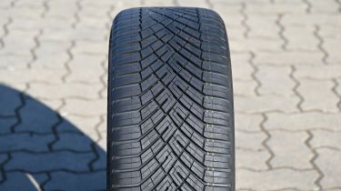 Continental AllseasonContact 2 tyre tread