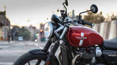Triumph Street Twin review - front suspension