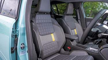 Renault 4 E-Tech Iconic - front seats