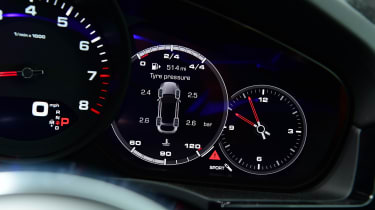 Porsche Cayenne Coupe - dials