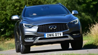 Infiniti QX30 2016 - front cornering