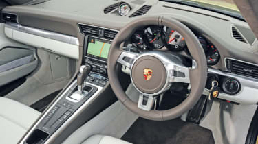 Porsche 911 Carrera 4 interior