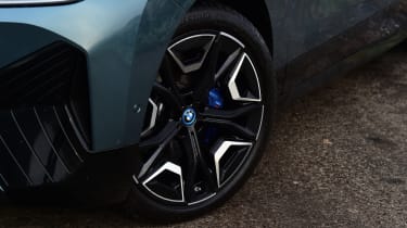 BMW iX M60 - front n/s wheel