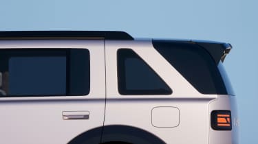 Freelander 8 - rear profile