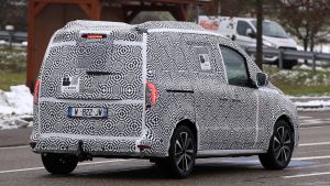 Mercedes%20T-Class%20spyshots-6.jpg