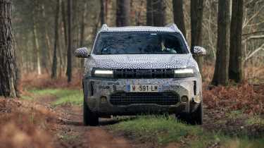 Dacia Duster - front tracking