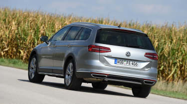 VW Passat Alltrack 2015 rear tracking