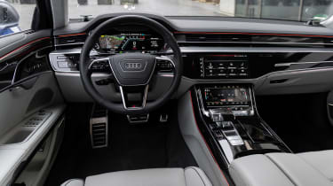 Audi S8 - dash