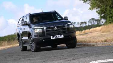 Mitsubishi L200 - front cornering