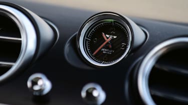 Bentley Bentayga - clock