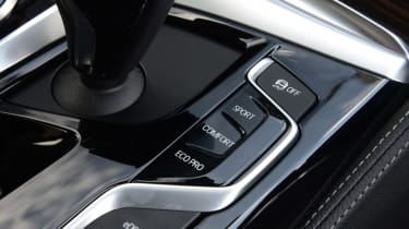 BMW 530e - buttons