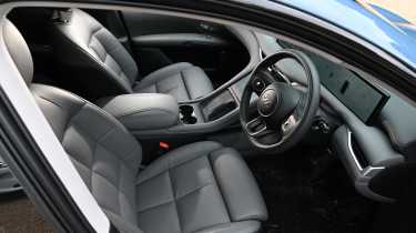MG IM6 - front seats