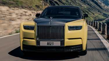 Rolls-Royce Phantom Goldfinger - front tracking