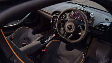 McLaren Artura - interior