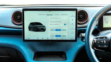 BYD Dolphin - screen