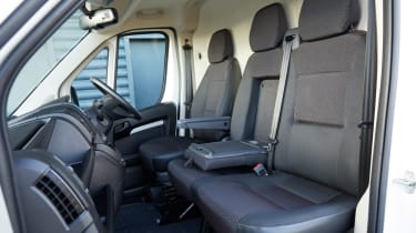 Citroen e-Relay - seats