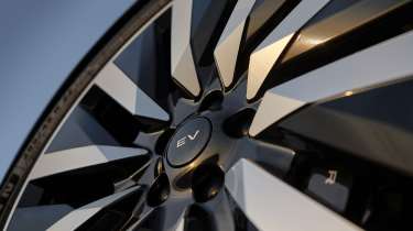 Range Rover Electric wheel