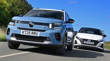 Citroen C3 vs Hyundai i20 - front end tracking