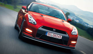 Nissan GT-R 2014 front tracking
