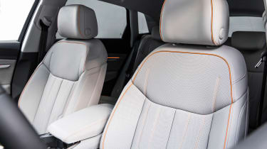 Audi e-tron - front seats