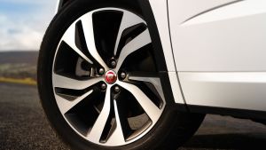 Jaguar E-Pace PHEV - wheel