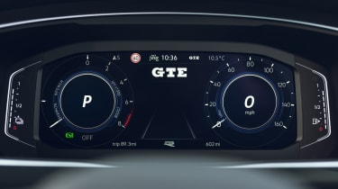 Volkswagen Tiguan eHybrid - dials