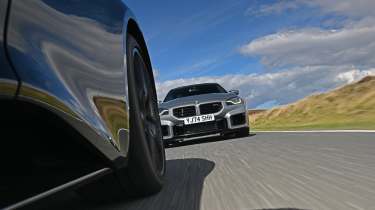 BMW M2 vs Lotus Emira - side tracking