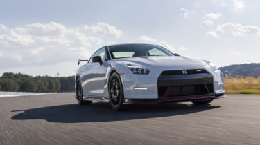 Nissan GT-R Nismo front tracking