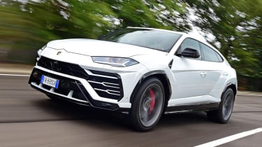 Lamborghini Urus - front tracking
