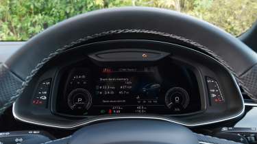 Used Audi Q8 - dials