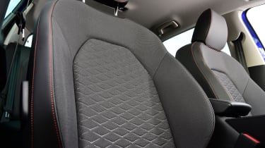 SEAT Leon e-Hybrid - front seats
