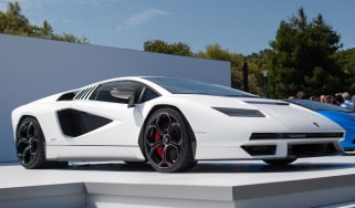 Lamborghini Countach - show front