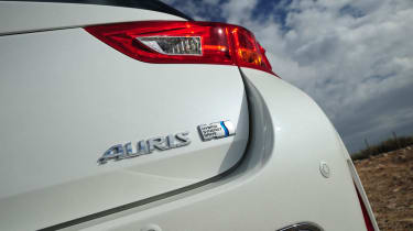 Toyota Auris Hybrid badge