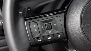Nissan Qashqai - steering wheel controls