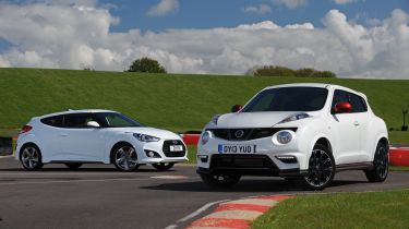 Nissan Juke Nismo vs Hyundai Veloster Turbo