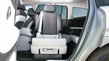 Hyundai Ioniq 9 - rear seat sideways