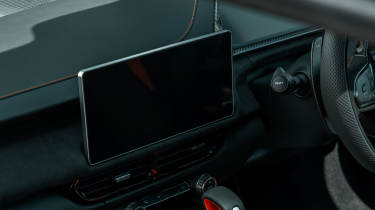 Lotus Emira 420 Sport - screen