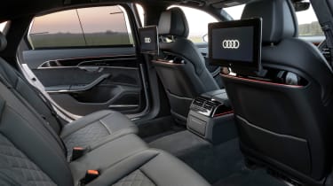 Audi A8 60 TFSI e - rear seats
