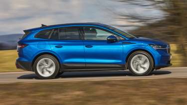 Skoda Enyaq 50 - side tracking