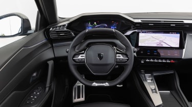 Peugeot E-308 SW - steering wheel and screens