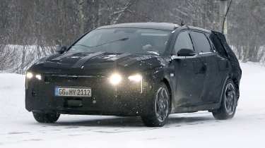 New Kia Ceed Spyshots - front three quarter tracking