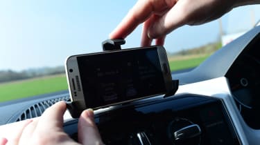 Volkswagen up! - long termer first report smartphone holder
