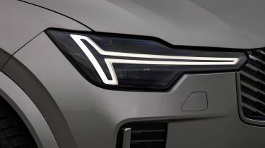 Volvo XC90 T8 - front light