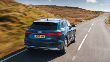 Audi e-tron - rear tracking