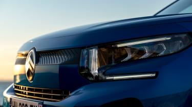 Citroen e-C3 - headlight