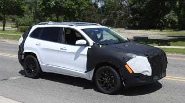 Jeep Cherokee 2018 facelift spy shots 7