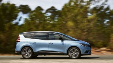 Renault Grand Scenic 2016 - side tracking