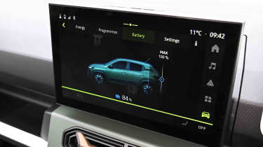 Dacia Spring - infotainment, battery screen