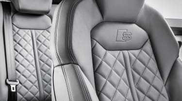 New Audi Q8 - front seats