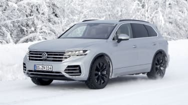 Volkswagen Touraeg facelift (winter testing) - front/nearside